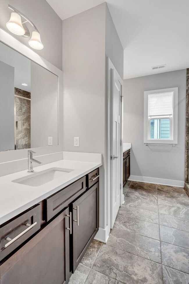 Building Photo - 4 BR, two-story rental with finished basement in WEHO!