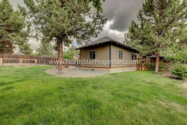 Building Photo - Wonderful Bend Property Close to Mountain ...