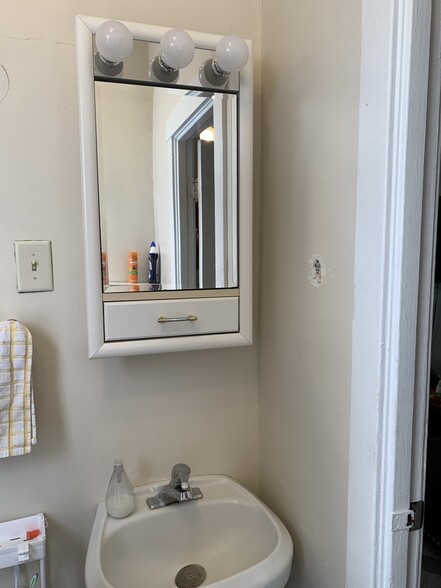 Bathroom - 3015 N Clifton Ave