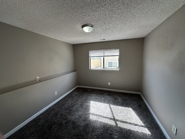 Building Photo - Available Immeditely!