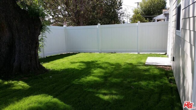 Building Photo - 7311 Gaviota Ave