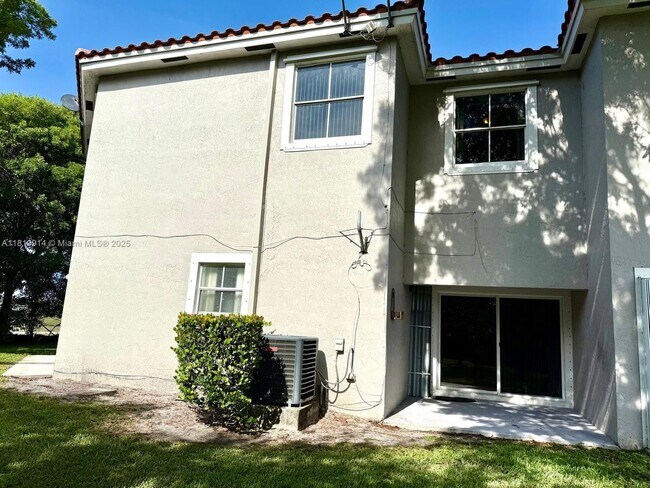 Building Photo - 4902 SW 141st Ave