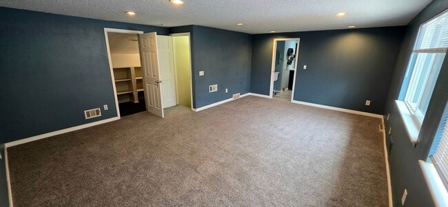 Building Photo - Spacious 4BR3BA House in Aurora