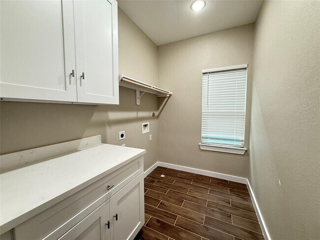 Building Photo - 3557 Noah St