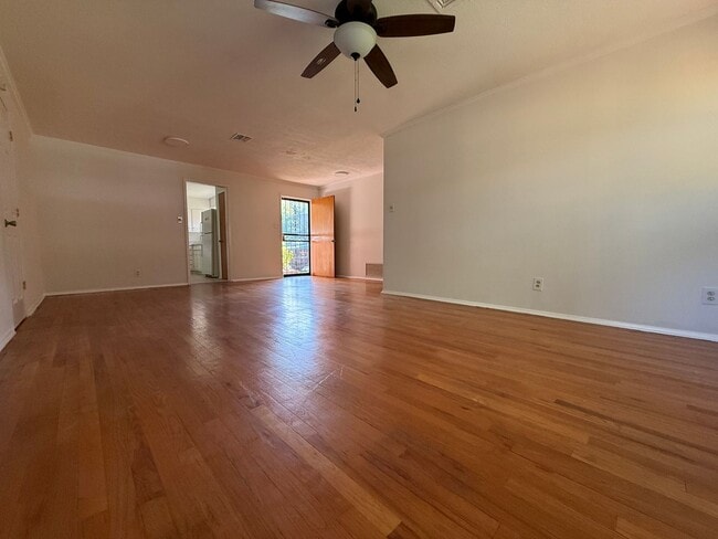 Building Photo - 1821 Grove Hill Ln