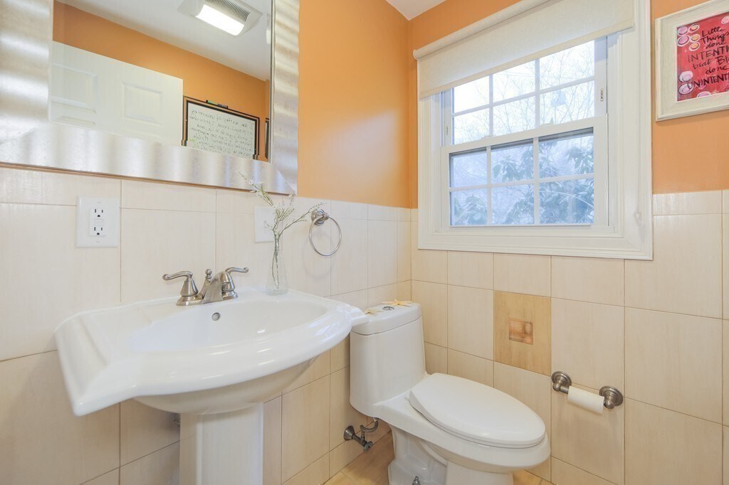 Building Photo - 132 Ashcroft St