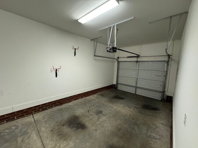 Building Photo - Available to Show