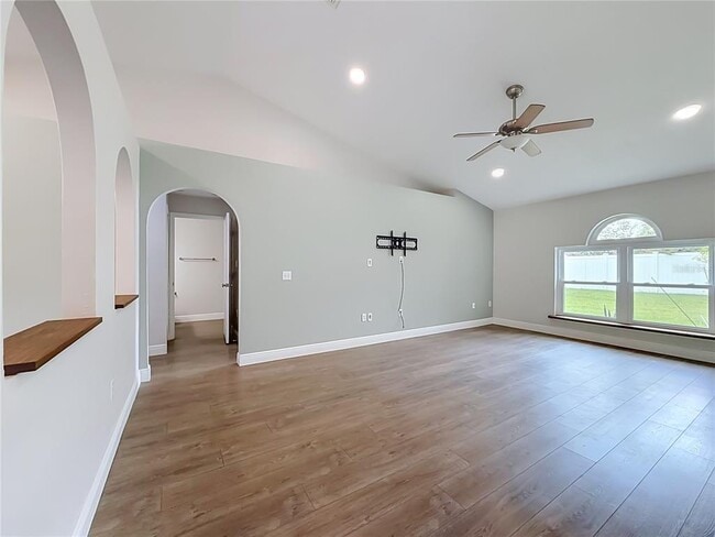 Building Photo - 33 Timbercreek Pines Cir