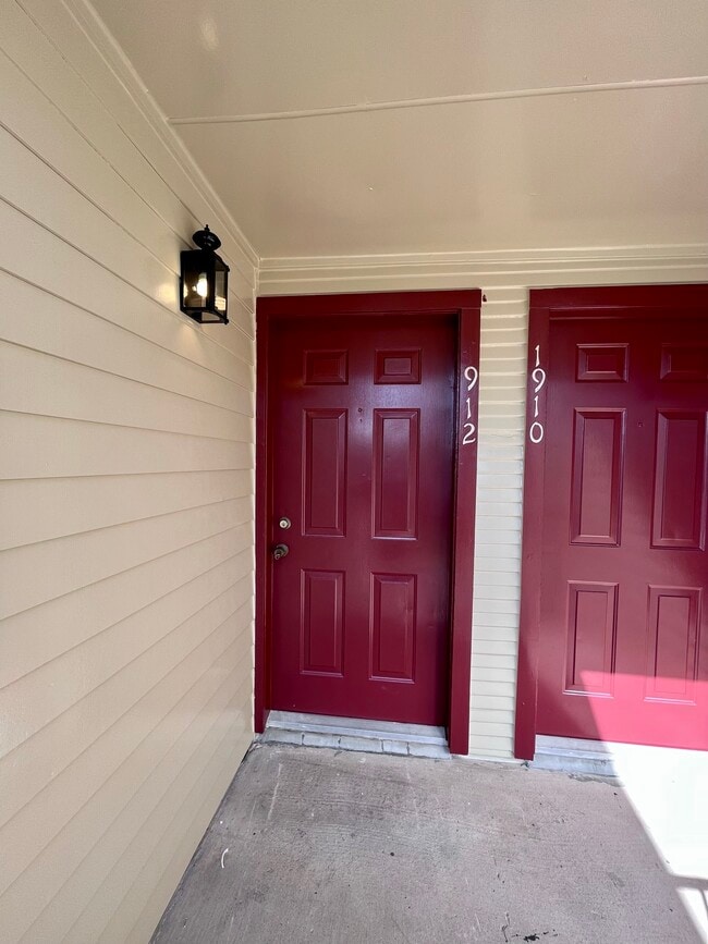 Building Photo - 2120 El Paseo St