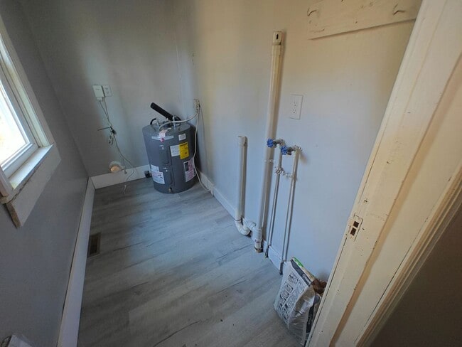 Building Photo - 2 bedroom home