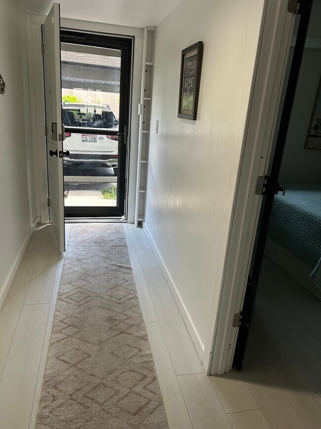 Primary Photo - 16530 Club Blvd