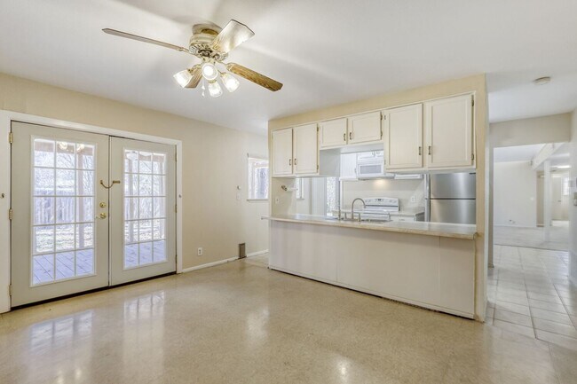 Building Photo - ALL Utilities Included!