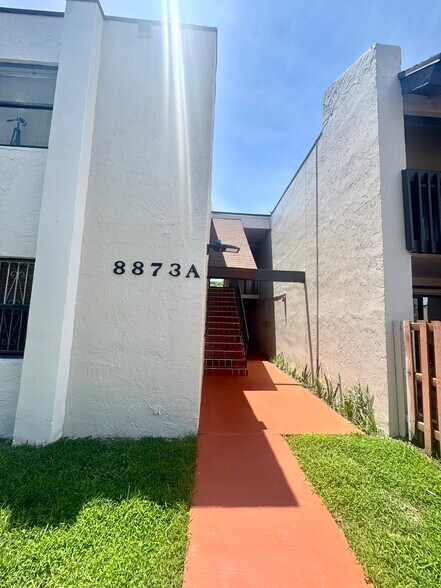 Building Photo - 8873A Fontainebleau Blvd