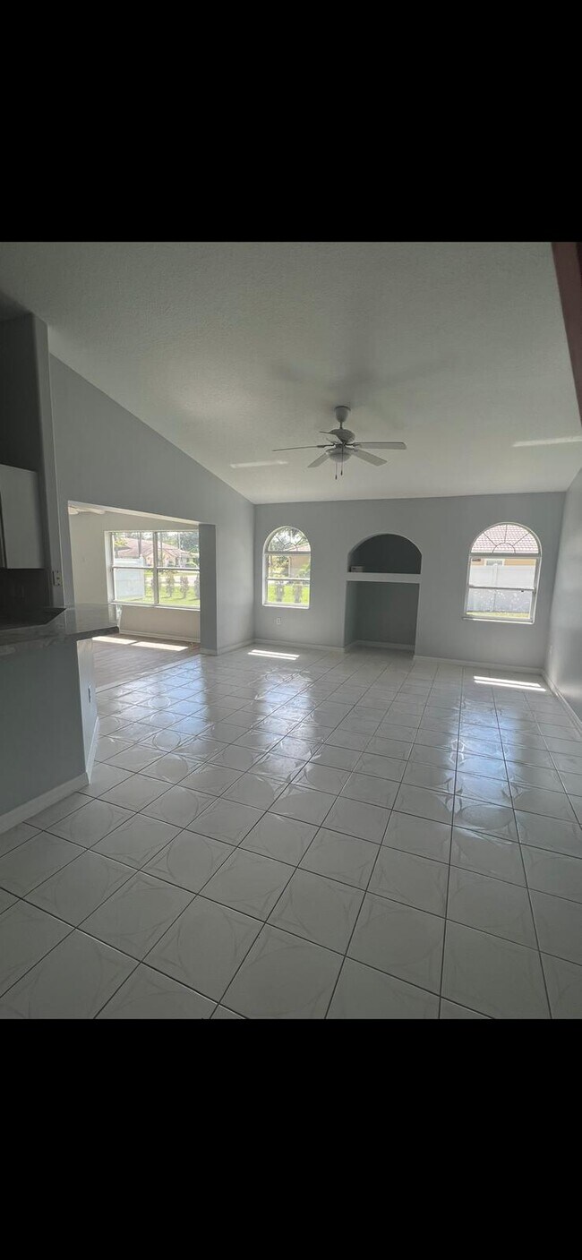 Building Photo - 40 Wendy Ln