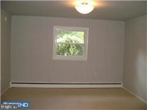 Building Photo - 423 Roseanna Ave