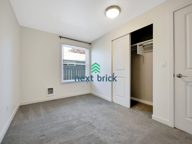 Building Photo - 3 Bed 1 Bath Charming Seattle Home is Ready for Rent!