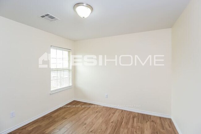 Building Photo - HOME FOR RENT!!
