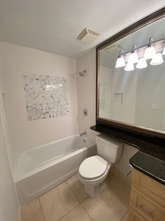 Building Photo - Remodeled 2 Bedroom Condo Just Off the Strip!