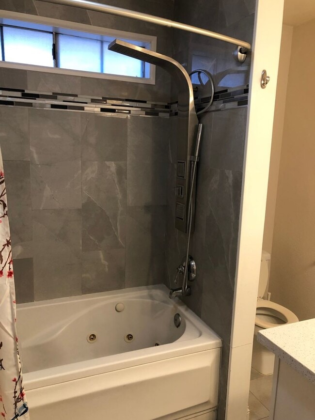 Building Photo - 4 BEDROOM / 2 BATH SINGLE FAMILY HOME W/ CASITA