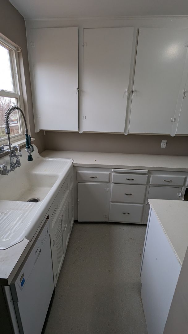 Building Photo - SUPER CUTE 2 or 3 BEDROOM HOME + GARAGE IN QUIET EDGEWATER NEIGHBORHOOD!