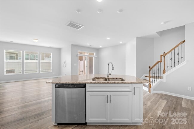 Building Photo - 15013 Savannah Hall Dr