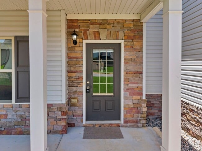Building Photo - Spacious 4BR Home with Fenced Yard & Community Pool