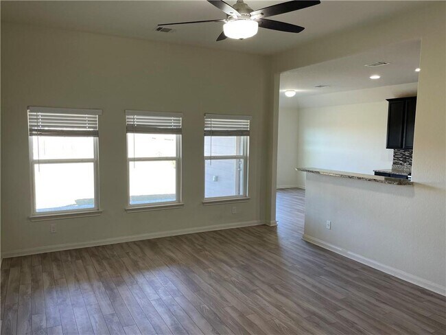 Building Photo - 1252 Violet Ln