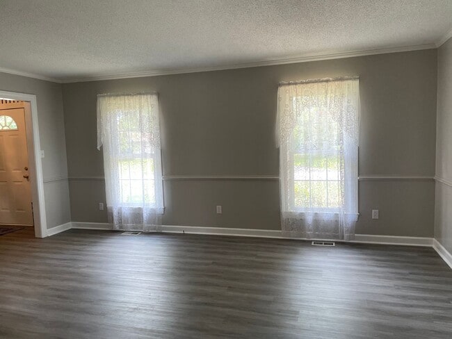 Building Photo - River Bend Rental
