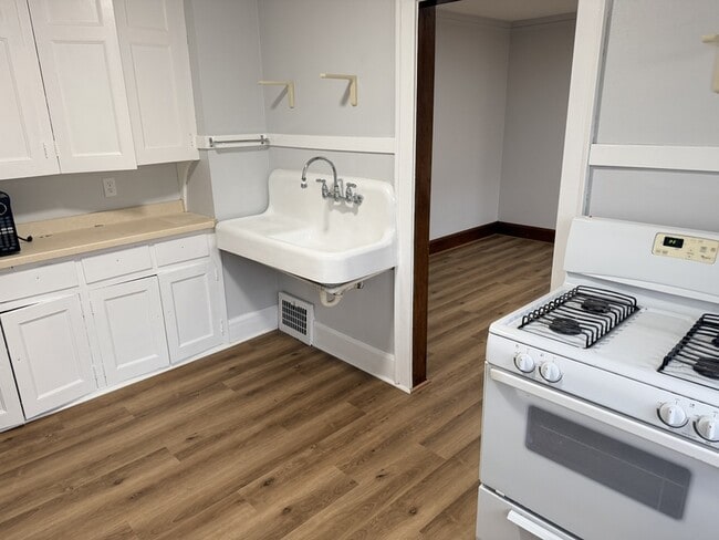 Building Photo - 907 15th St