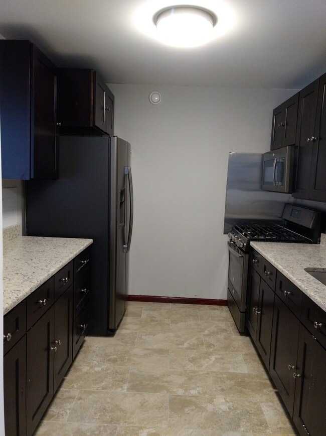 Building Photo - 5201 Carriage Way Dr