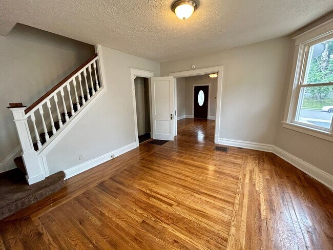 Building Photo - Norwood - Lovely, clean quiet 2+ bed 1.5 ba townhome