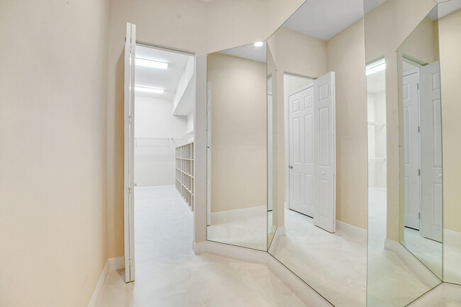 Building Photo - 9485 McAneeny Ct