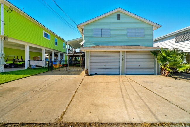 Building Photo - 439 Pompano St