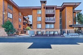 Building Photo - Skyway Condo, 2 Bed, 1.5 Bath, Secure Building