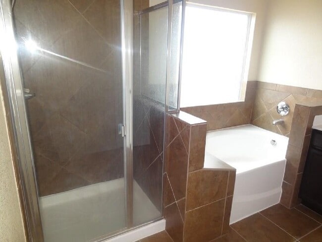 Building Photo - 12325 Sombra Grande Dr