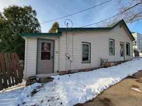 Building Photo - AVAILABLE JUNE - 3 Bed 1 Bath w/ Private Fenced Yard - $250 Off First Months Rent!