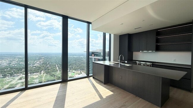 Building Photo - 610 Davis St