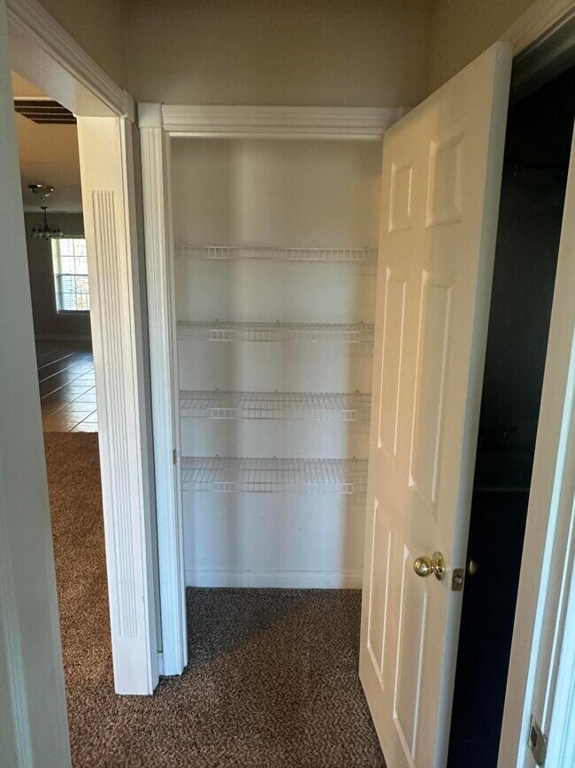 Building Photo - 6 Hudson Hollow Road