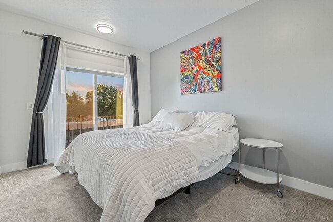 Building Photo - Boise Bench 3bd/2bd Townhome with VIEWS of...