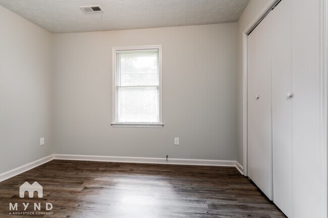 Building Photo - 65 Mountain View Cir