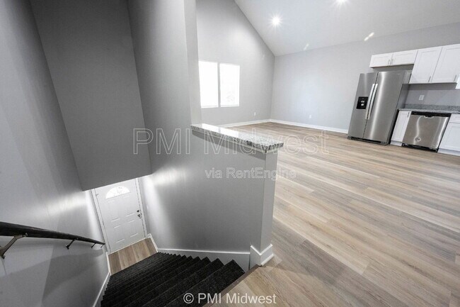 Primary Photo - 2825 Macpherson Ave