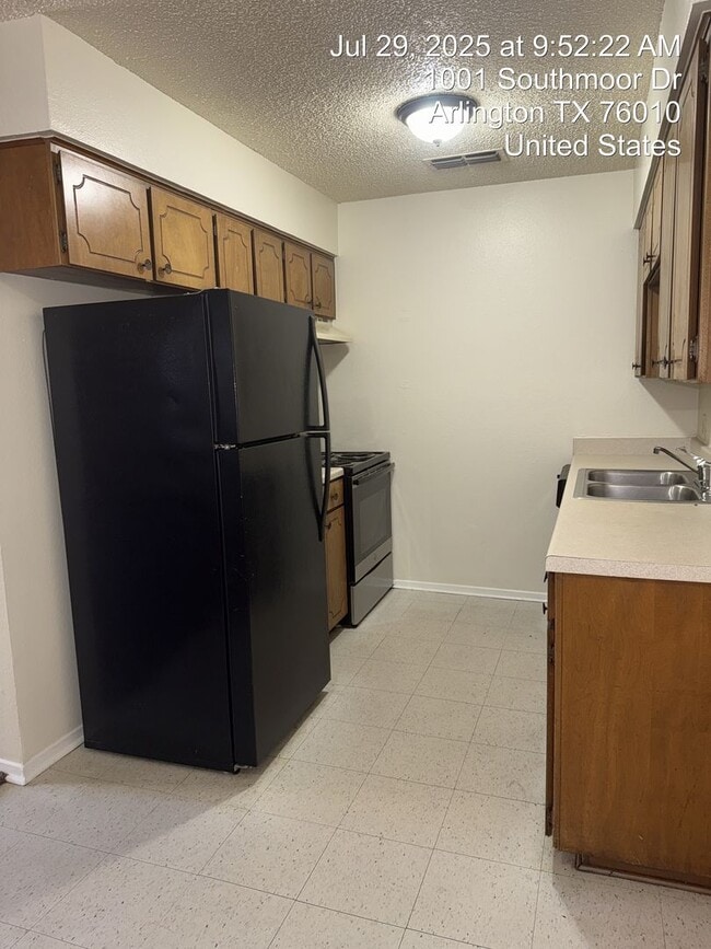 Building Photo - Duplex