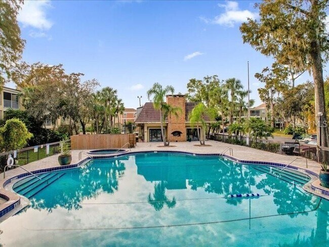 Building Photo - 4015 Versailles Dr