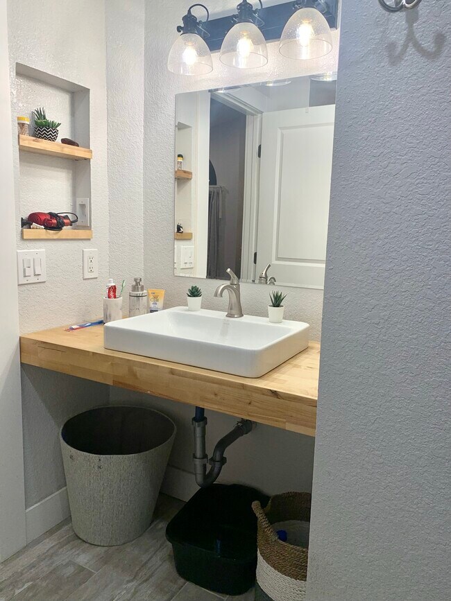 Bathroom 2 - 647 Hovey Way