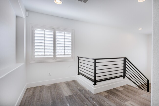 Building Photo - 10658 Salmon Leap St