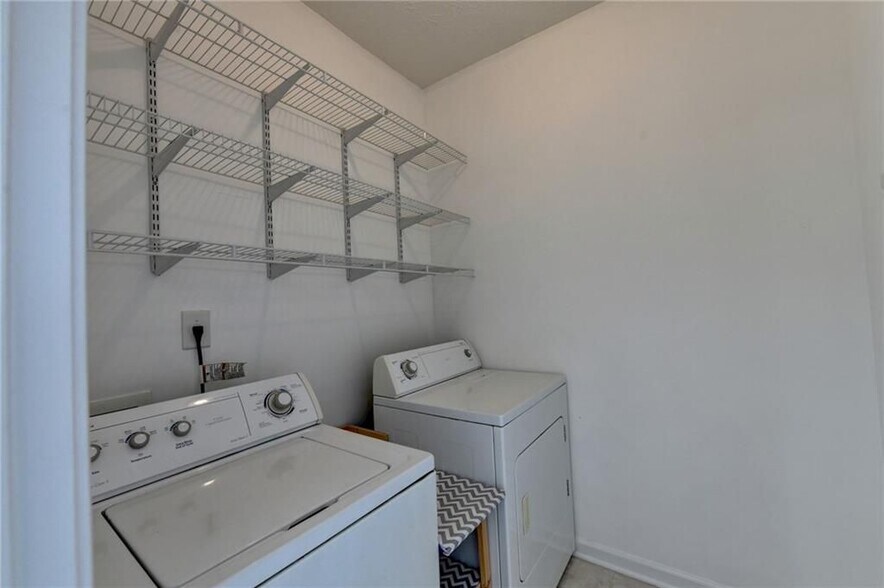 Building Photo - 3067 Kentmere Dr