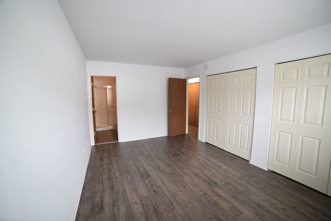 Building Photo - 437 N Cambridge Dr