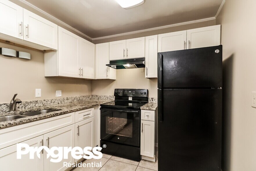 Building Photo - 135 Short Hills Dr