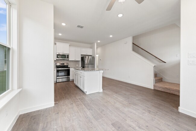 Building Photo - 1226 Elm Ct