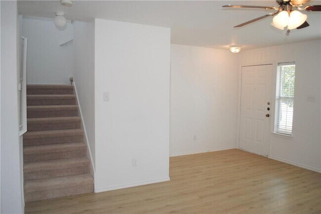 Building Photo - 2408 Bluffstone Dr